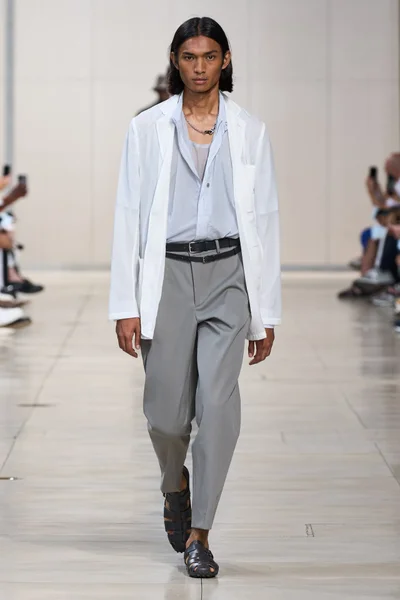 Look 12